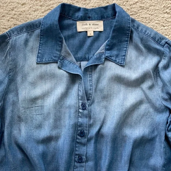 Cloth and Stone Chambray Tie Front Top - Picture 3 of 6
